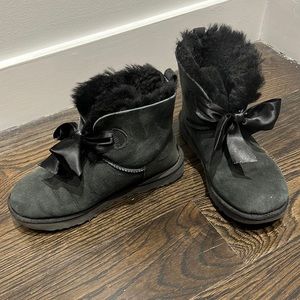 UGG Australia Mini Gita Bow Boot, Women’s size 8M
